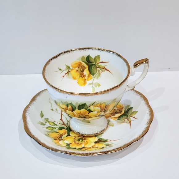 Mild rose Royal Standard. Tea cup and Saucer - Picture 3 of 9